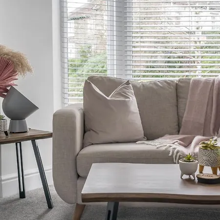 Tudor House-windermere Centre Apartment *