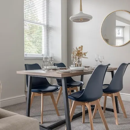 Tudor House-windermere Centre *