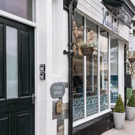 Tudor House-windermere Centre *